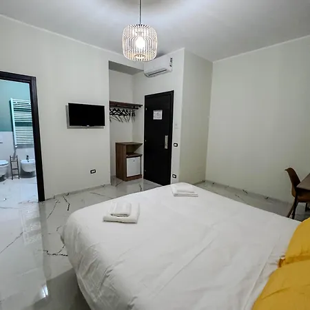 بيت ضيافة Little Gardens روما