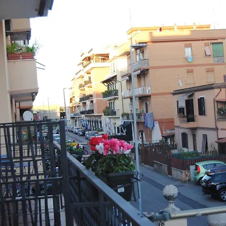 بيت ضيافة Little Gardens